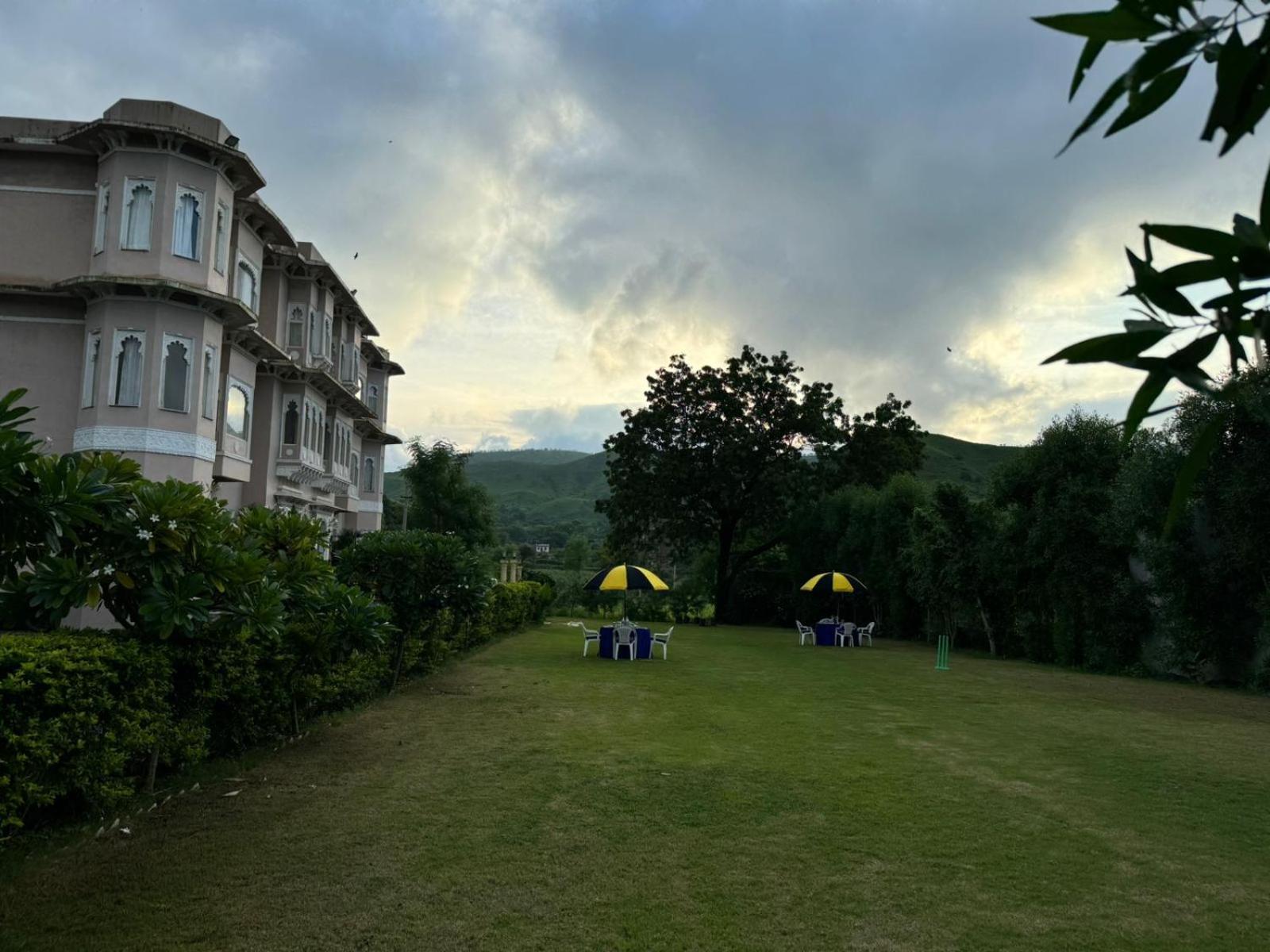 Jag Aravali Resort Udaipur By Naina Staycation - Best For Corporate Events - Family Parties - Mice Exteriör bild